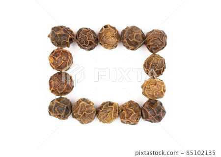 Spicy black pepper on white 85102135