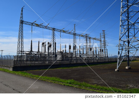 戶外變電站設備及輸電塔 戶外變電站設備及輸電塔 85102347