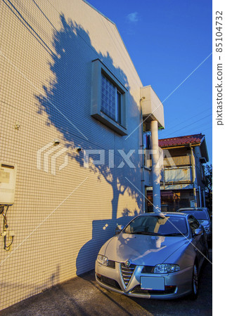 獨棟停車車，樹影，陽光，窗戶，獨棟，我家 85104732