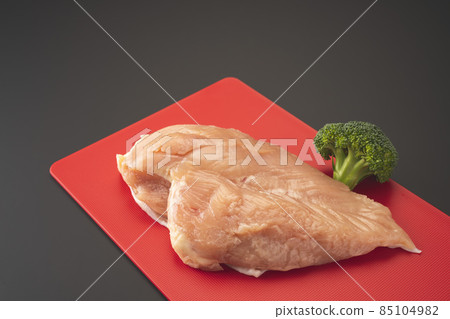 Chicken breast, raw chicken, reasonable and healthy ingredients Chicken breast, raw chicken, reasonable and healthy ingredients 85104982