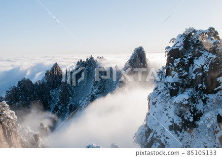Sunrise scenery on a winter day with a sea of clouds in Huangshan, China 85105133