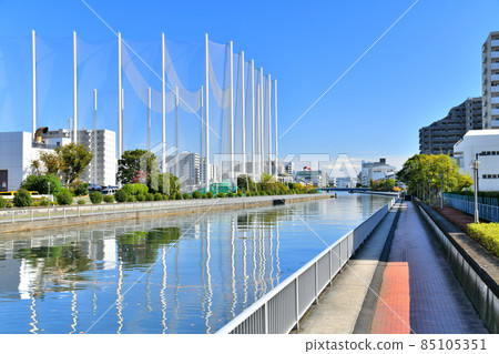 Looking east from near Shiohama Bridge / Shiohama Canal (Koto-ku, Tokyo) [2021.11] 85105351