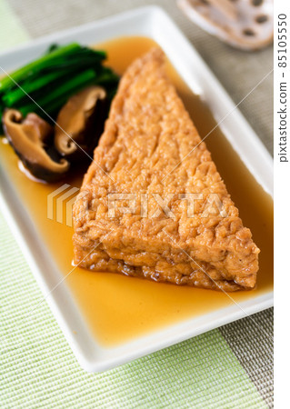 厚上煨菜，煮得香甜麻辣，調料恰到好處 85105550