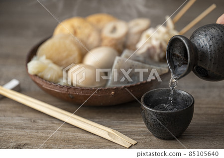 熱關東煮和清酒 85105640