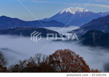 大山(博麗富士)和明治關的雲海 大山(博麗富士)和明治關的雲海 85106208