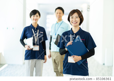 Caregiver Male caregiver Female caregiver ■ Shooting cooperation "LINK FOREST" 85106361