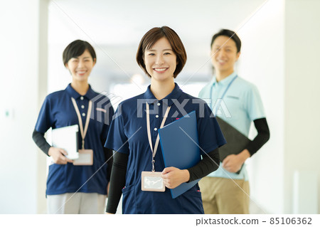 Caregiver Male caregiver Female caregiver ■ Shooting cooperation "LINK FOREST" 85106362