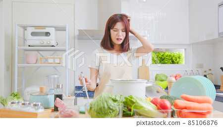 woman enjoy cook food process woman enjoy cook food process 85106876