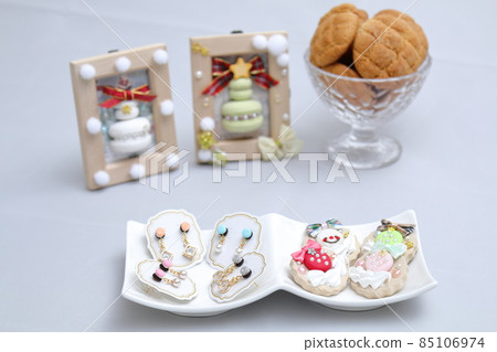 Various handmade miscellaneous goods 85106974