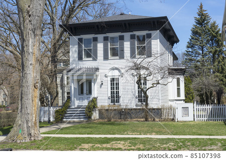 The view of American Classic family house in Evanston, IL,USA 85107398