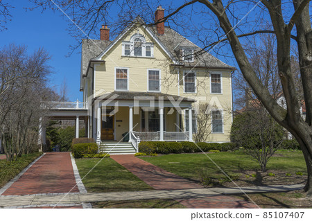 The view of American Classic family house in Evanston, IL,USA 85107407