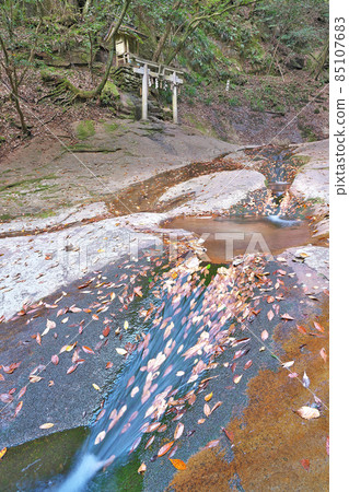 [Ryuchin Shrine] Murouono, Uda City, Nara Prefecture 85107683