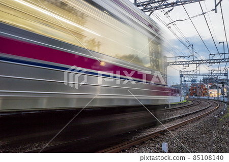 Keio Line Sunset Light Trace Railroad Crossing Flashing Commuter Train Train Speed 85108140