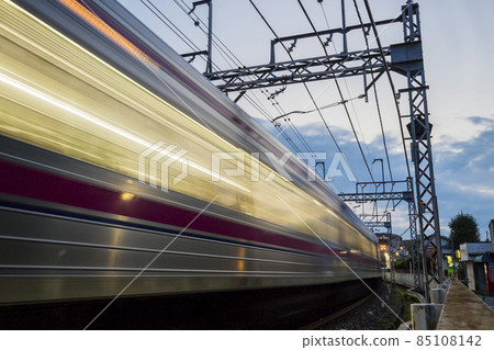 Keio Line Sunset Light Trace Railroad Crossing Flashing Commuter Train Train Speed 85108142
