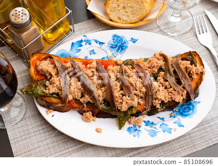 Appetizing Spanish snack Torrada de atun 85108696