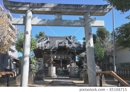Doso Shrine seen through the torii 85108715