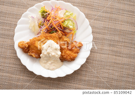 Chicken cutlet with tartar sauce Chicken cutlet with tartar sauce 85109042