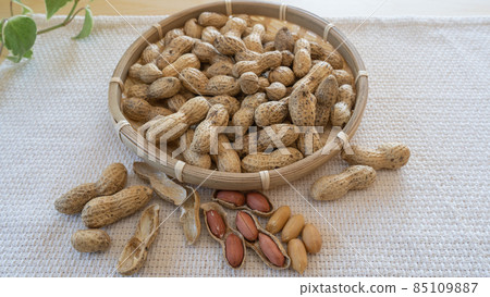 Peanuts and peanuts 85109887