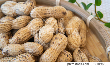 Peanuts and peanuts 85109889