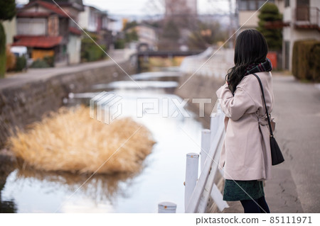 看河的女性 看河的女性 85111971
