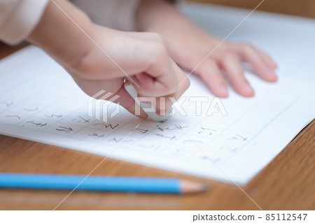 A girl in the lower grades doing homework 85112547