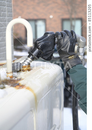 Delivery of kerosene 85113205