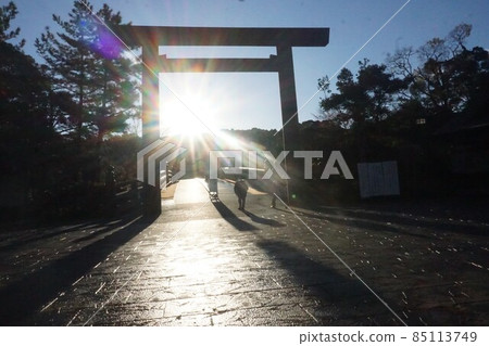 伊勢神宮的日出 伊勢神宮的日出 85113749