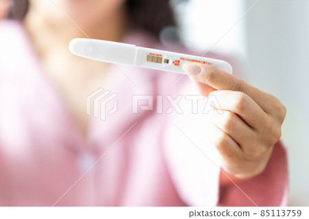 Women who test positive for pregnancy tests Women who test positive for pregnancy tests 85113759