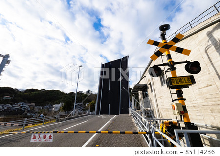 高知縣帝港的營運橋樑 85114236