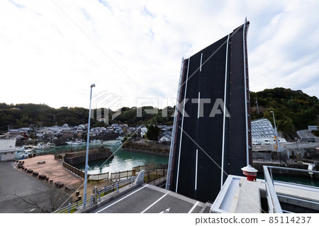 高知縣帝港的營運橋樑 85114237