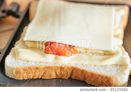 Mentaiko and Chikuwa hot sandwich Mentaiko and Chikuwa hot sandwich 85115082