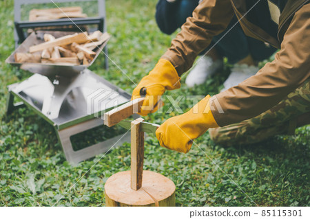 Buttoning Buttoning 85115301