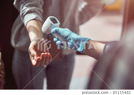 Cropped hands examining customer before coming into cafe 85115482