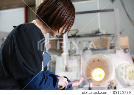 Woman making a glass container Blown glass 85115789