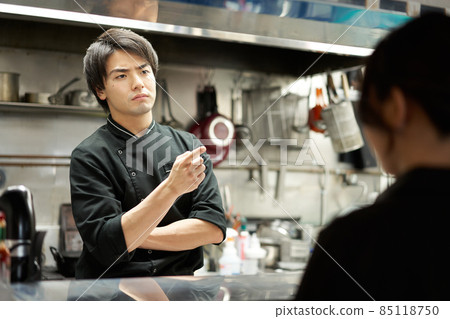 Senior staff instructing juniors at the restaurant Senior staff instructing juniors at the restaurant 85118750