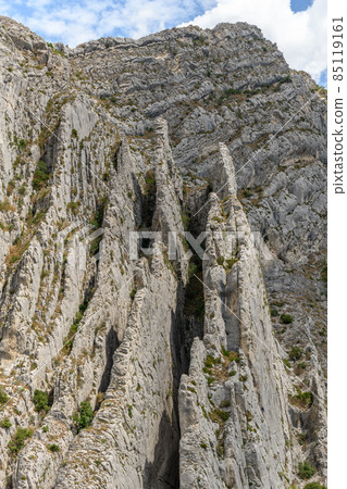 The Rocher de La Baume above the Durance at Sisteron in Provence. Rock to learn climbing. 85119161
