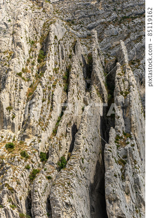 The Rocher de La Baume above the Durance at Sisteron in Provence. Rock to learn climbing. 85119162