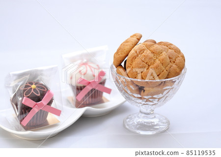 自製餅乾和紙杯蛋糕 自製餅乾和紙杯蛋糕 85119535