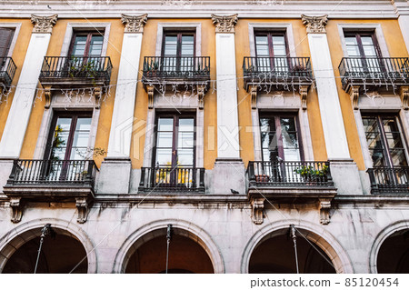 Cityscape of ancient apartment buildings with balconies in old part of Barcelona - Gothic Quarter Cityscape of ancient apartment buildings with balconies in old part of Barcelona - Gothic Quarter 85120454