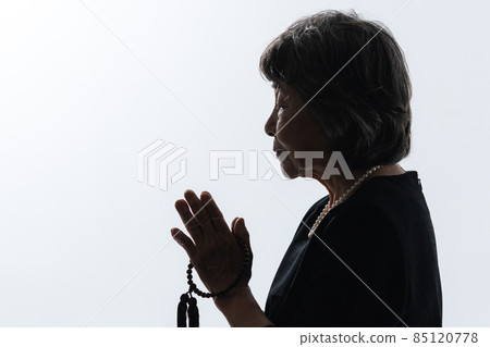 Mourning silhouette senior Mourning silhouette senior 85120778