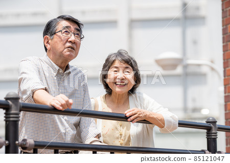 Senior couple walks good friends 85121047