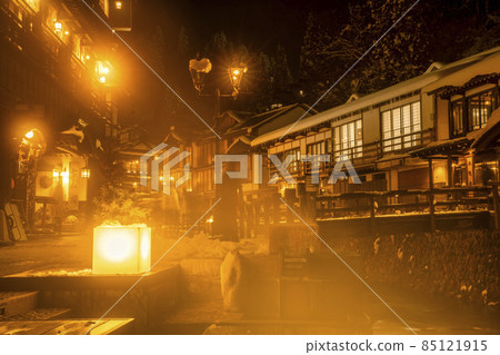 Scenery of Ginzan Onsen Obanazawa City, Yamagata Prefecture, on a winter night with snow 85121915