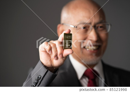 Senior male ingot with bullion 85121998