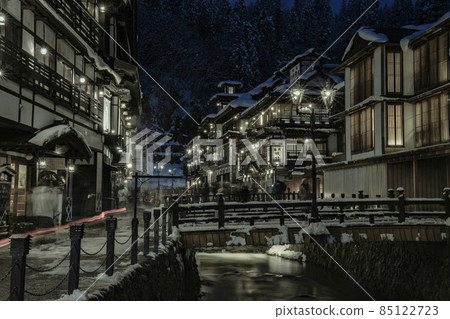Scenery of Ginzan Onsen Obanazawa City, Yamagata Prefecture, on a winter night with snow 85122723