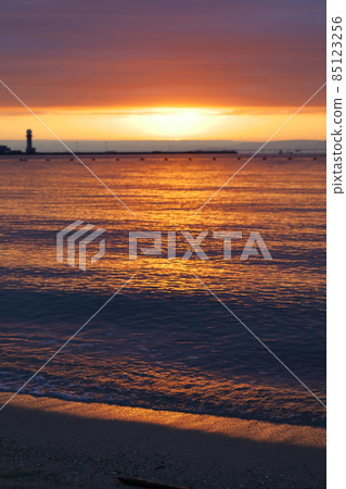 Evening view of the beach where the sound of the waves crashing near the airport feels good Evening view of the beach where the sound of the waves crashing near the airport feels good 85123256