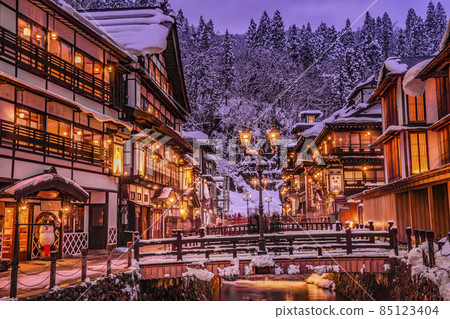Scenery of Ginzan Onsen Obanazawa City, Yamagata Prefecture, on a winter night with snow 85123404