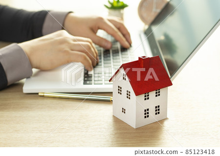 Woman's hand with house and palms visible Woman's hand with house and palms visible 85123418