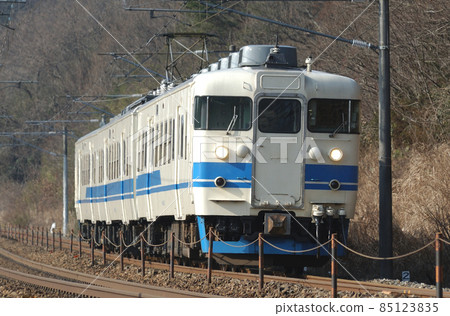 Hokuriku Main Line Tsubata-Kurikara JR West 413 series B05 organization (Kanazawa) 85123835