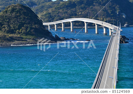 Tsunoshima Bridge on a sunny day 85124569