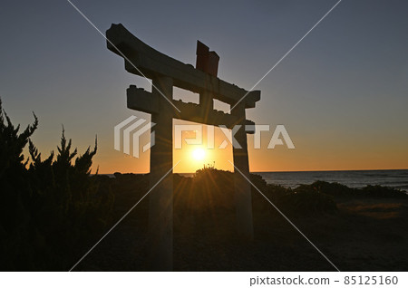 Tsunoshima / Yumezaki Myojin Torii and Sunset 85125160